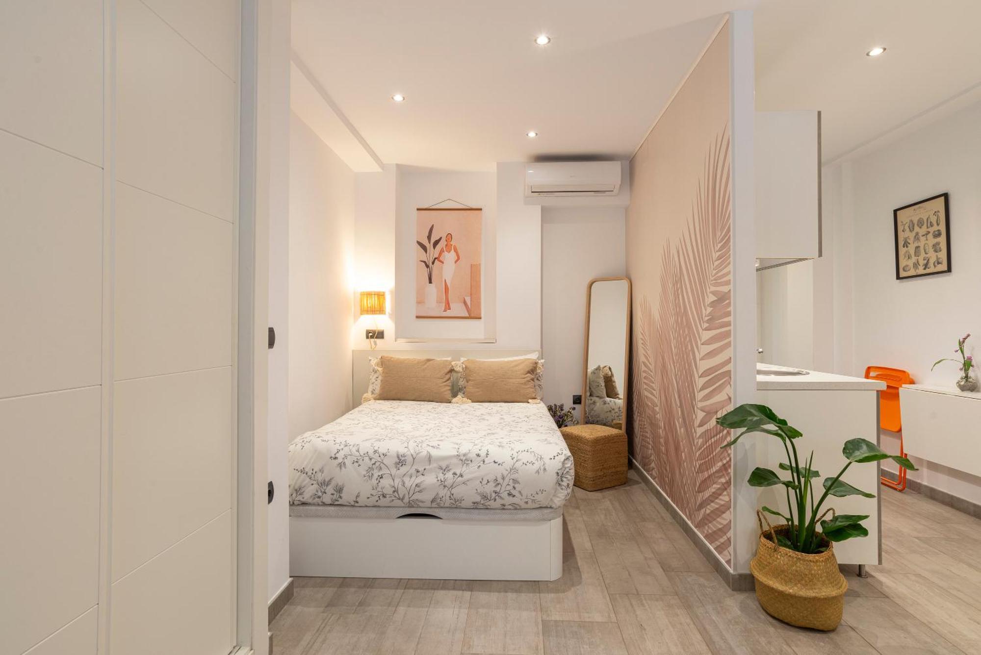 Andres Perez & Quiet Courtyard By Ele Apartments Málaga Exteriör bild