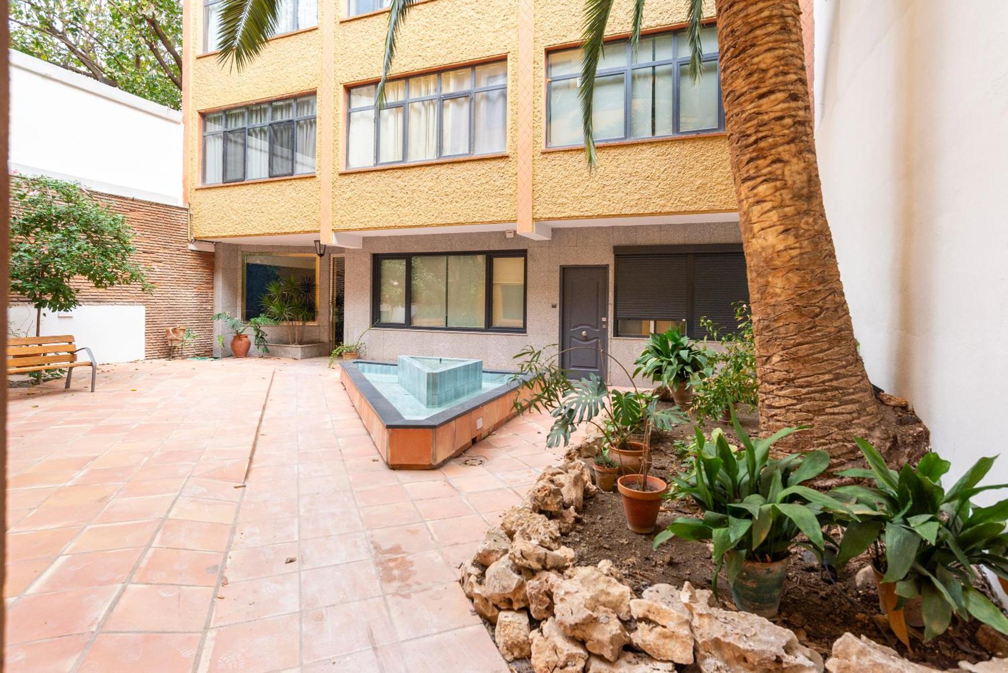 Andres Perez & Quiet Courtyard By Ele Apartments Málaga Exteriör bild