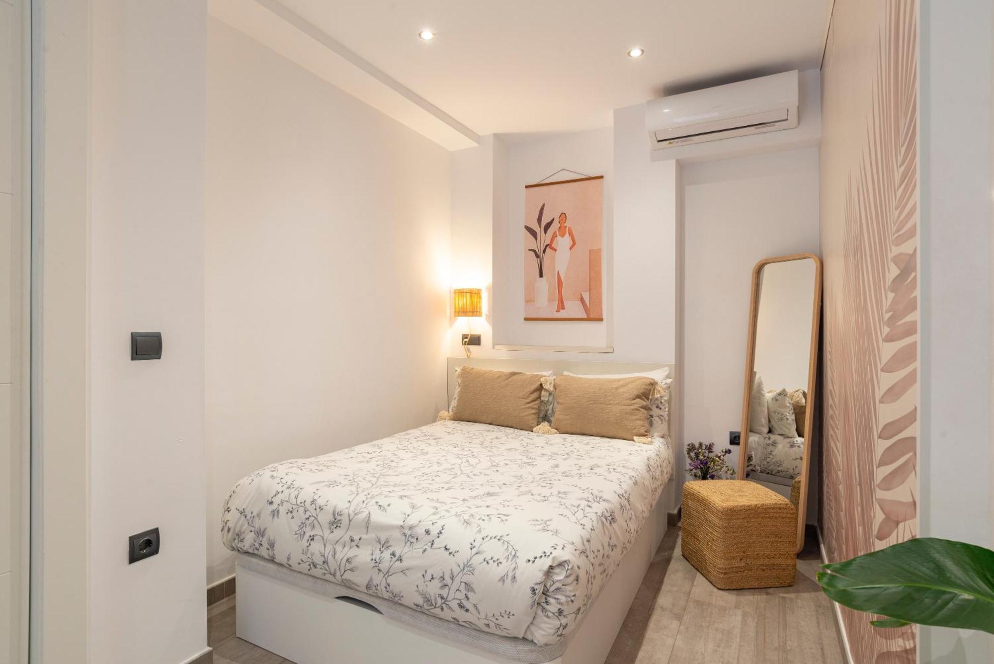 Andres Perez & Quiet Courtyard By Ele Apartments Málaga Exteriör bild